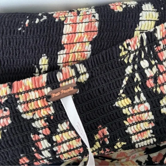 Free People Hilary Smocked Floral Top/Ruched Sleeve/NWT M - Picture 9 of 12